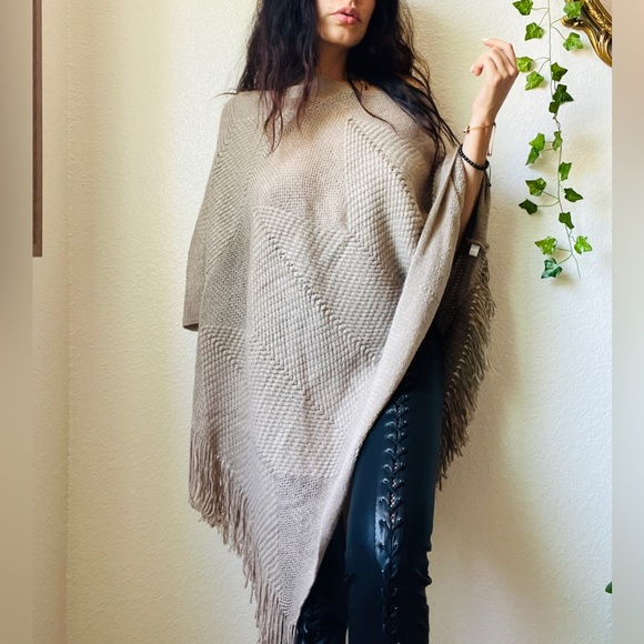 Urban Collection Poncho Sweater One Size - Picture 7 of 8